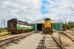 E-9AM Burlington Northern Locomotive with a CNW SD40-2